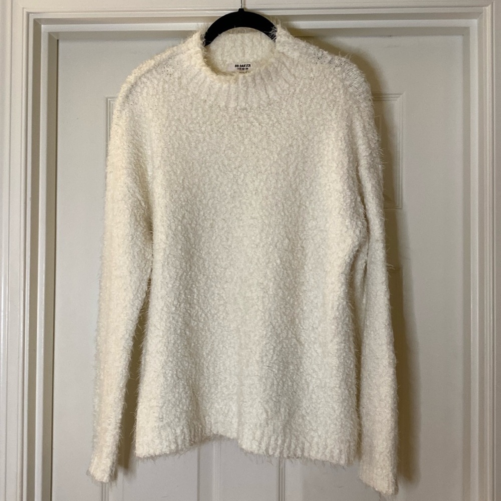 Steve Madden cream sweater size M